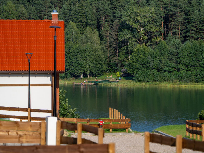 Osada Wiśniewo - domy nad jeziorem na Kaszubach