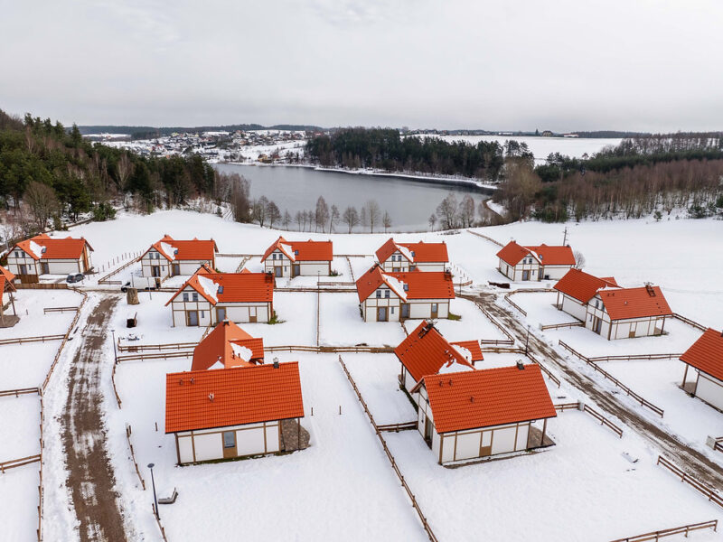 Osada Wiśniewo - domy nad jeziorem na Kaszubach
